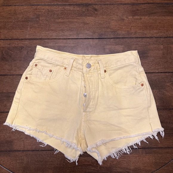 Levi’s 501 original yellow shorts Size 25 - Picture 1 of 3